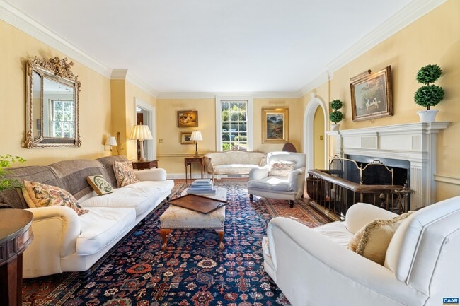 Building Photo - 640 Ivy Ln