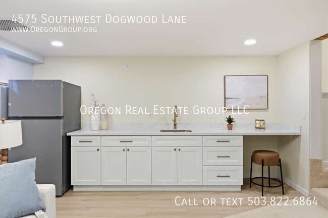 Building Photo - 4575 SW Dogwood Ln