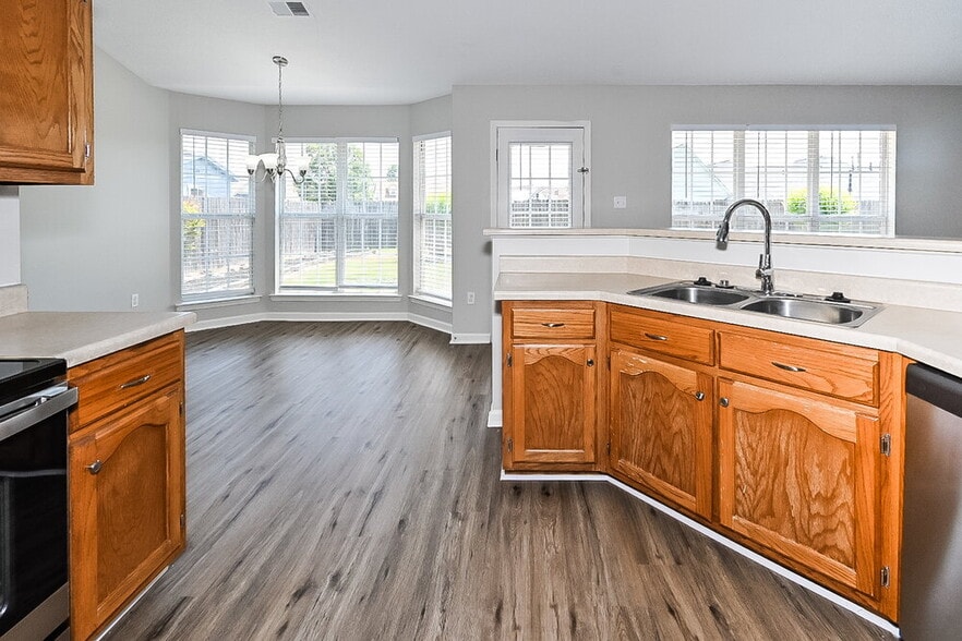 Building Photo - 6620 Tealwood Dr