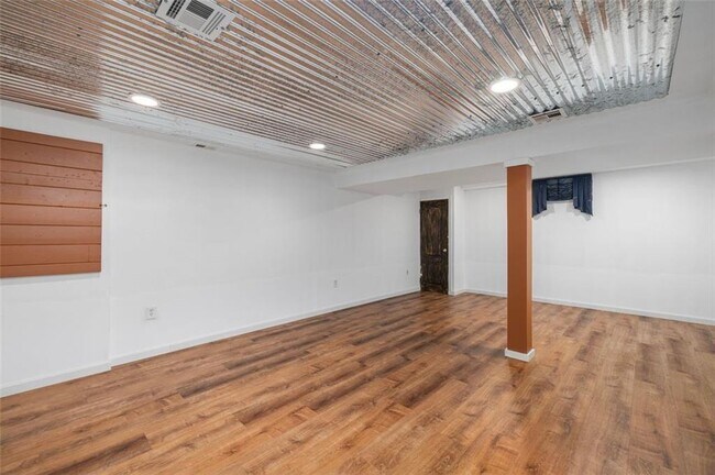 Building Photo - 227 Marshall Ave