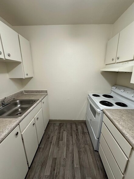 Interior Photo - #308 BAYSHORE APARTMENTS