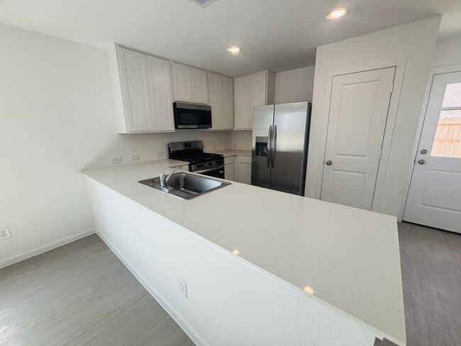 Building Photo - 16711 Old Wagon Wy