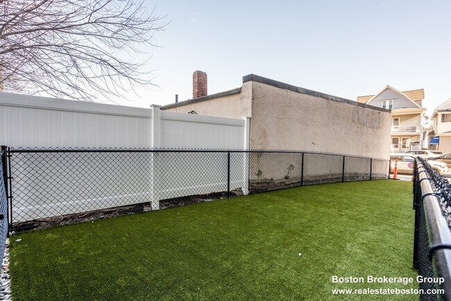 Building Photo - 600 Broadway