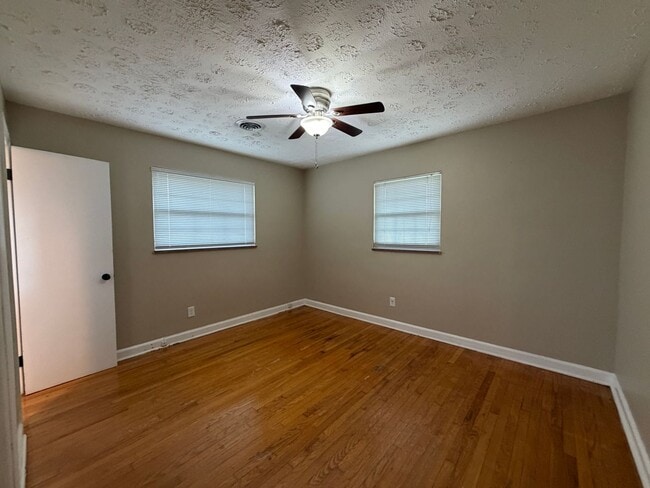 Building Photo - Nice 3 bedroom/1.5 bath home for rent in E. Morristown, Tennessee