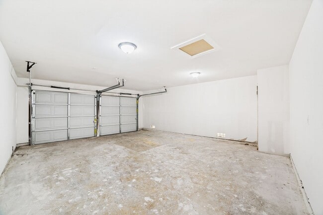 Building Photo - NEWLY-REMODELED 3-BEDROOM HOME IN HERITAGE SUBDIVISION