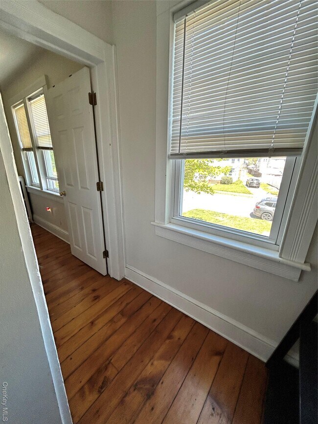 Building Photo - 24 Arnold Ave