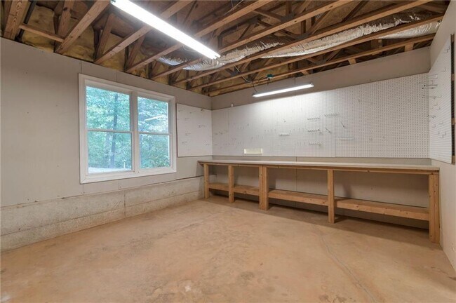 Building Photo - 180 Forest Glen Dr