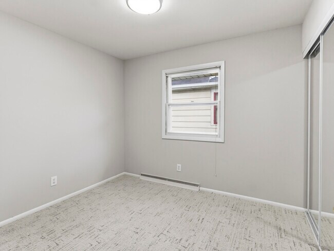 Building Photo - 4913 N Navajo Ave
