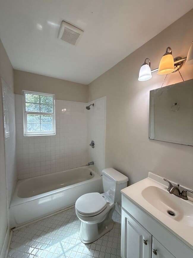 Building Photo - T.R. Lawing Realty Property