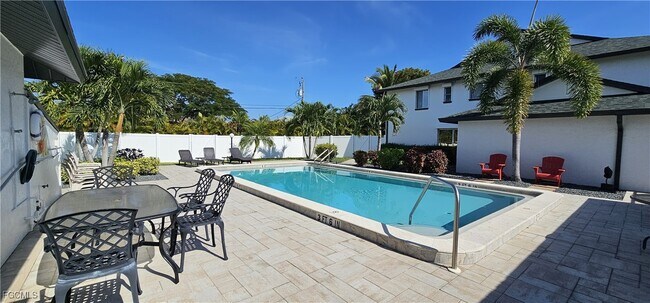 Building Photo - 1519 Cape Coral Pkwy W