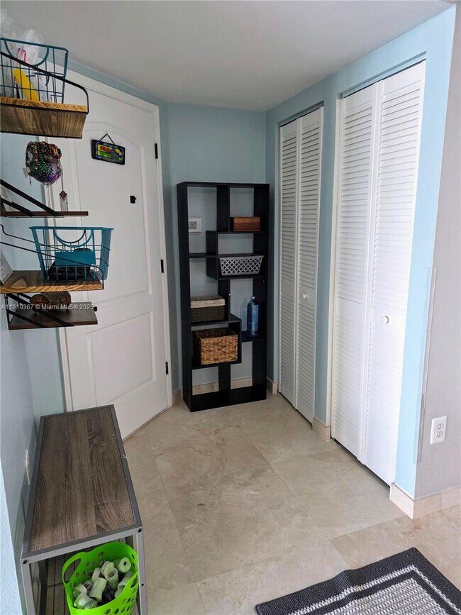 Building Photo - 1625 Kennedy Cswy