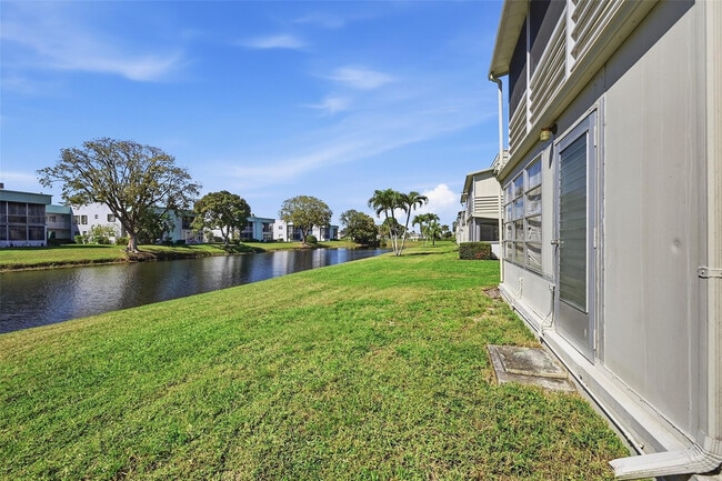 Building Photo - 451 Monaco J