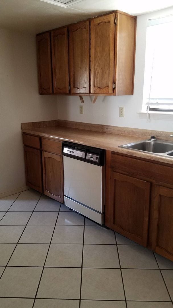 Building Photo - Home For Rent - Great Location on the Westside w/ Refrigerated Air!