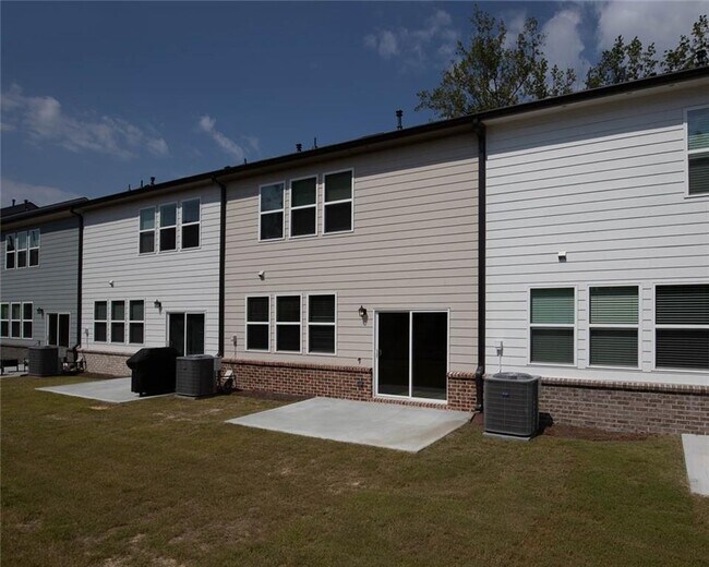 Building Photo - 2425 Livi Ln