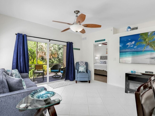 Building Photo - Stylish Seasonal Condo Rental in the Heart of Naples – 3BR Condo in Botanical Place!