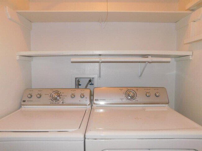 Building Photo - 11710 Southlake Dr