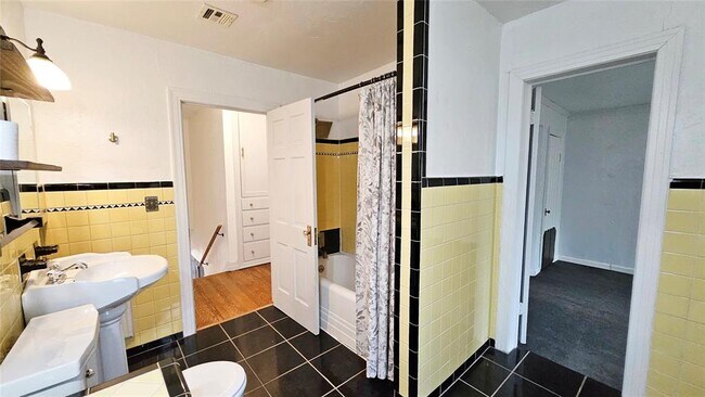 Building Photo - 2108 NW 25th St