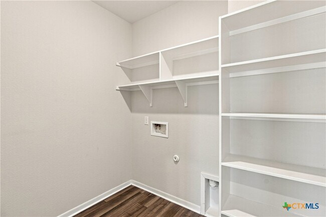 Building Photo - 2827 Fox River Dr