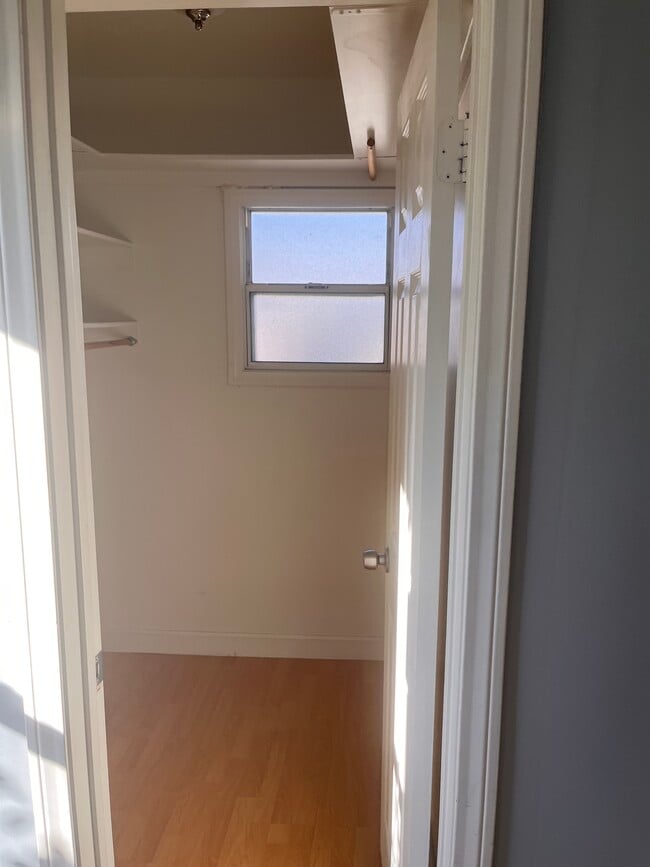 Building Photo - 1345 N Pacific Ave