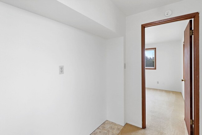 Building Photo - View Home - 2 Beds 2 Baths - NAS Whidbey