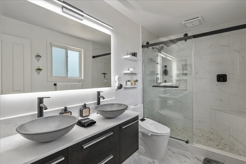 Building Photo - 832 N Morton Dr