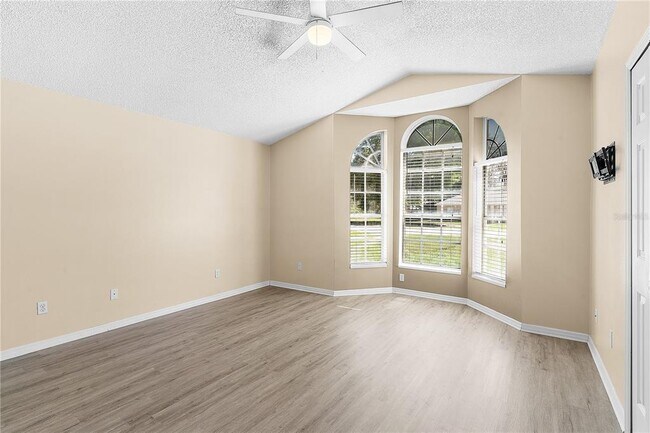 Building Photo - 40045 Palm St