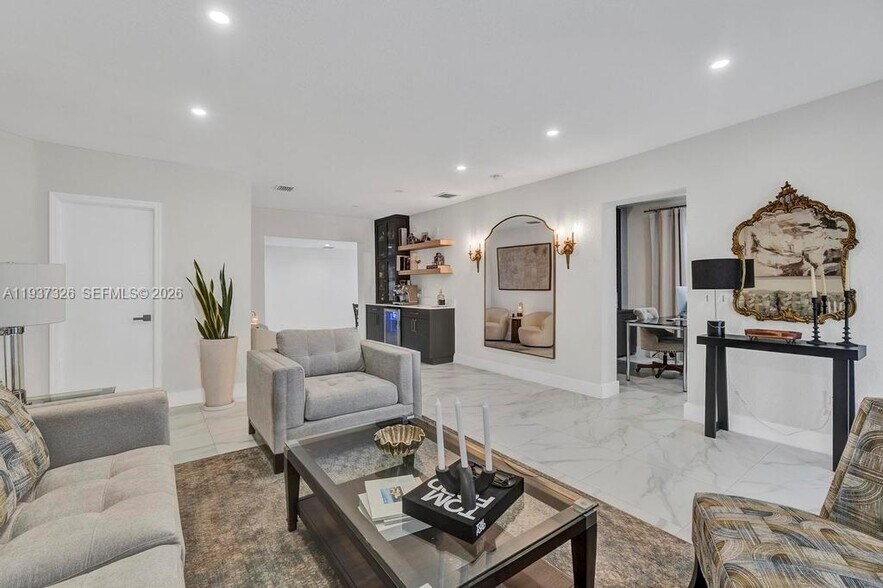 Building Photo - 6470 SW 27th St