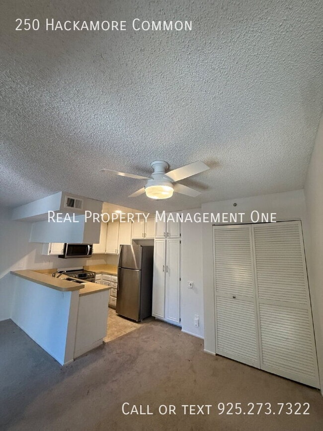 Building Photo - 250 Hackamore Common