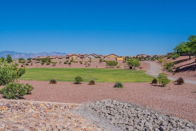 Building Photo - Bright & Spacious 4-Bed Home with 3-Car Ga...