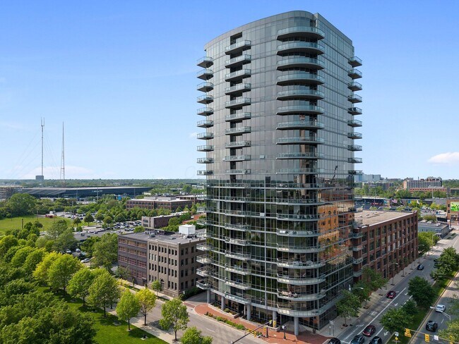 Building Photo - 300 W Spring St