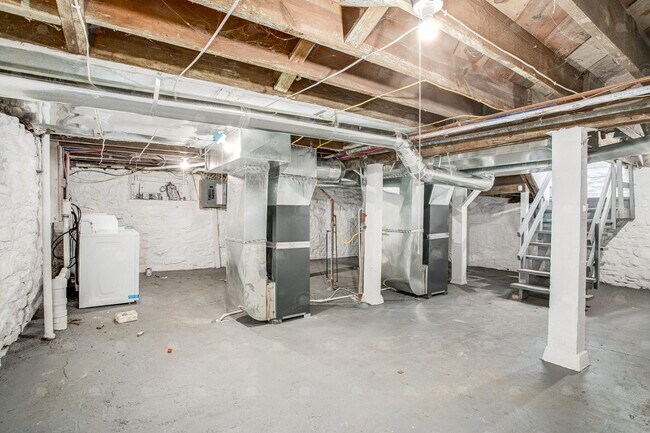 Building Photo - 2510 E 59th St