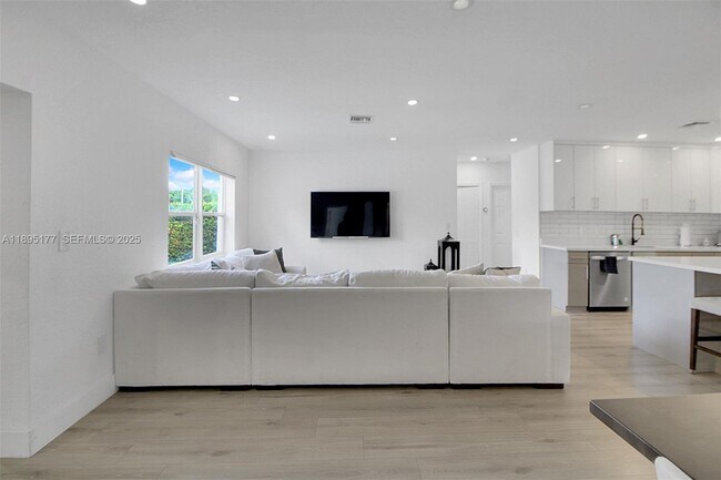 Building Photo - 18361 NE 20th Pl