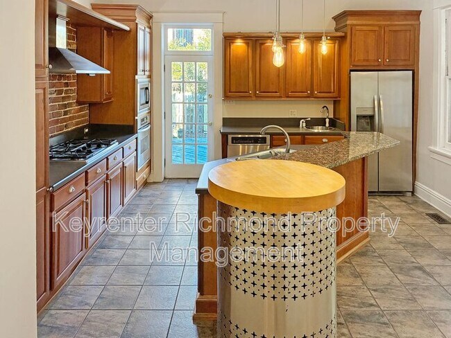 Building Photo - 2020 Floyd Ave