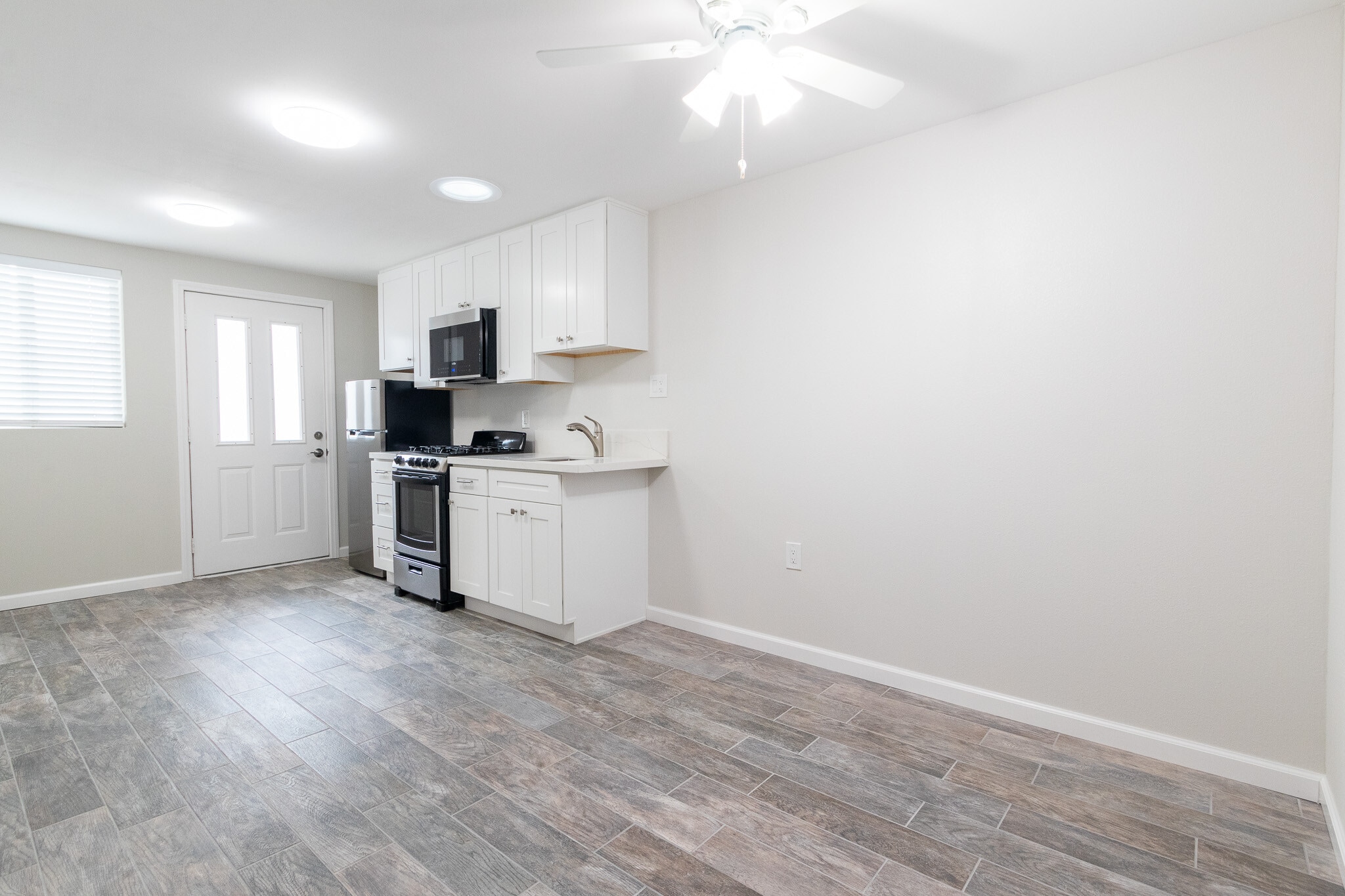 Building Photo - 582 Douglas St