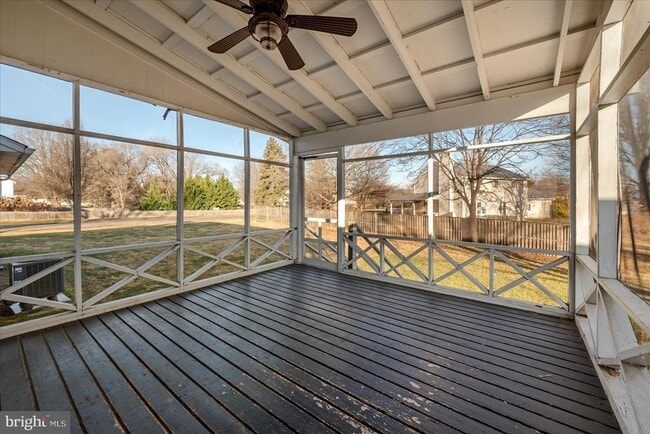 Building Photo - 641 W Country Club Dr