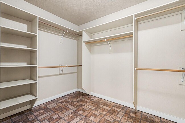 Building Photo - 18327 Buckeye Pl