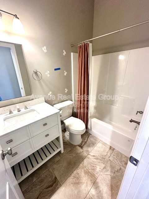 Building Photo - 4328 Swan Ave