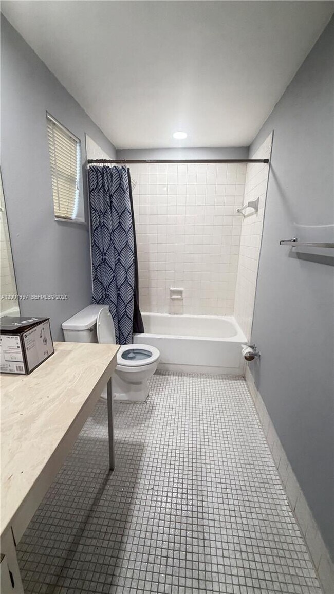 Building Photo - 9375 Fontainebleau Blvd