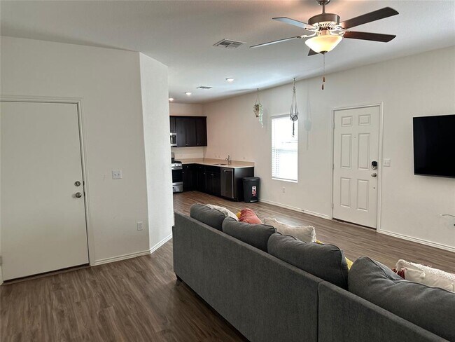 Building Photo - 3504 Lodgepole Dr