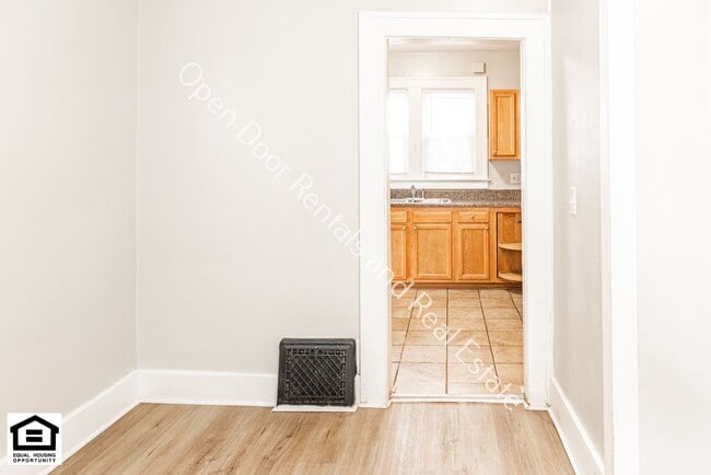 Building Photo - 1609 Tecumseh St