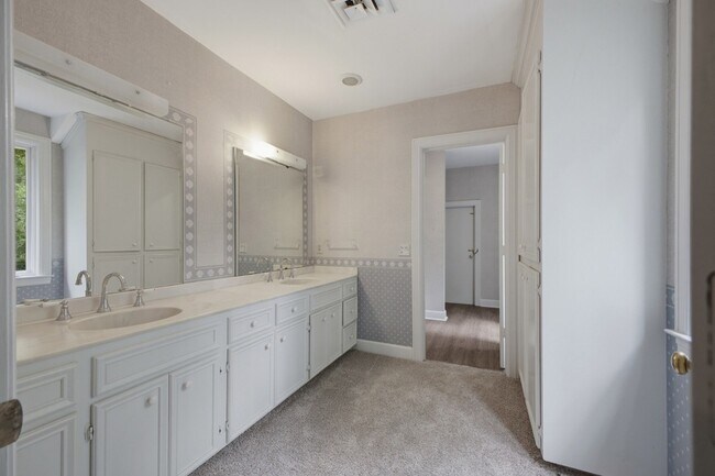 Building Photo - 5612 Stanford Ct