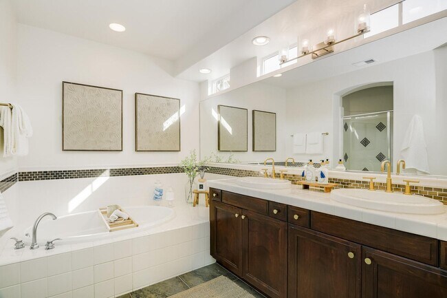 Building Photo - Walk to Beach & Cedros Stunning 4BR Home in Prime Solana Beach Location