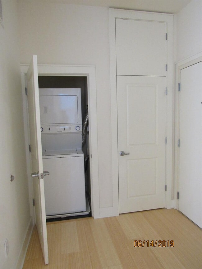 Building Photo - 650 S Mill St