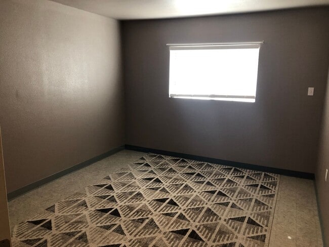 Building Photo - NOW AVAILABLE!! QUAINT HOME IN NEWMAN OUT IN THE COUNTRY