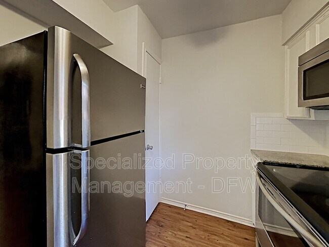 Building Photo - 3212 Daniel Ave