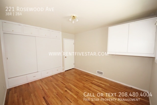 Building Photo - 221 Rosewood Ave