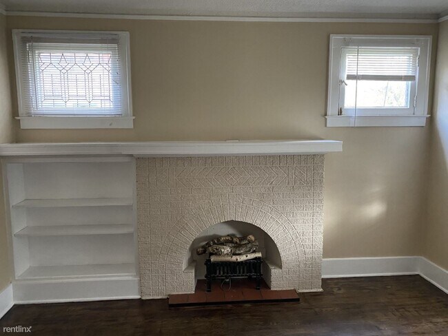 Building Photo - 2 br, 1 bath 4plex - 990 Nottingham Rd Lower