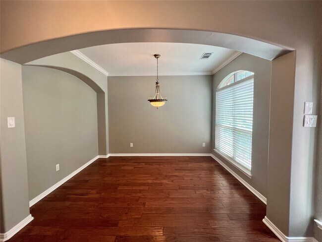 Building Photo - 411 White Oak Pointe Dr