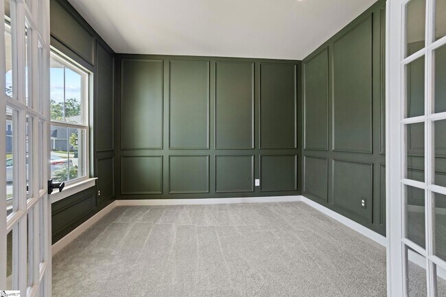 Building Photo - 680 Lady Fern Dr