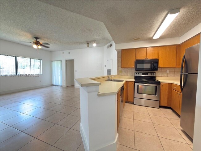 Building Photo - 2550 SW 18th Terrace